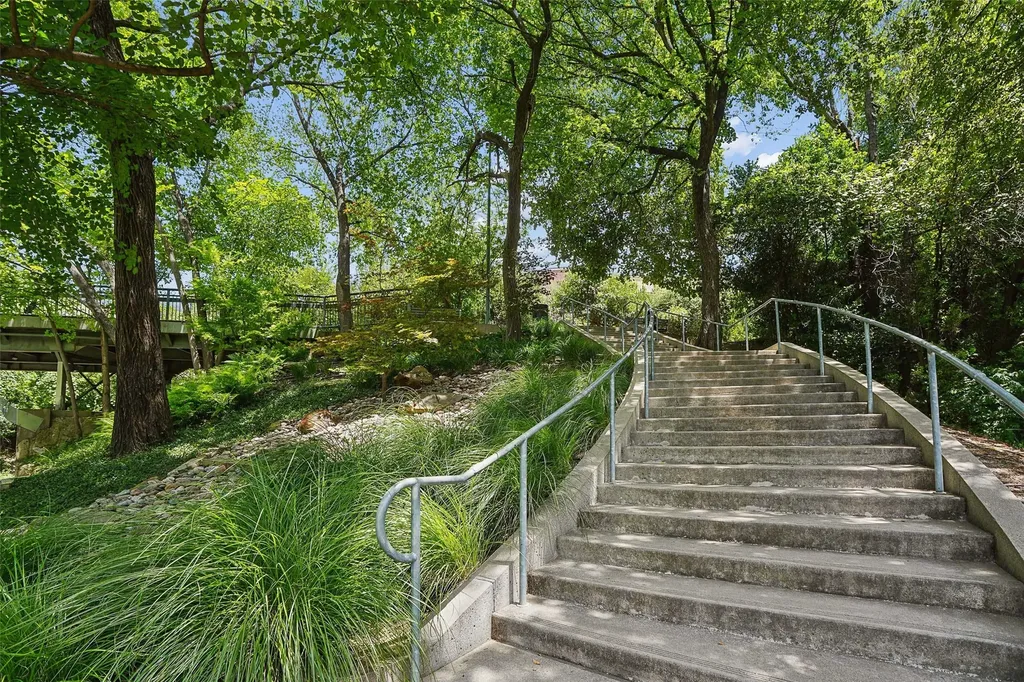 2611 Colby Street Dallas TX 75204