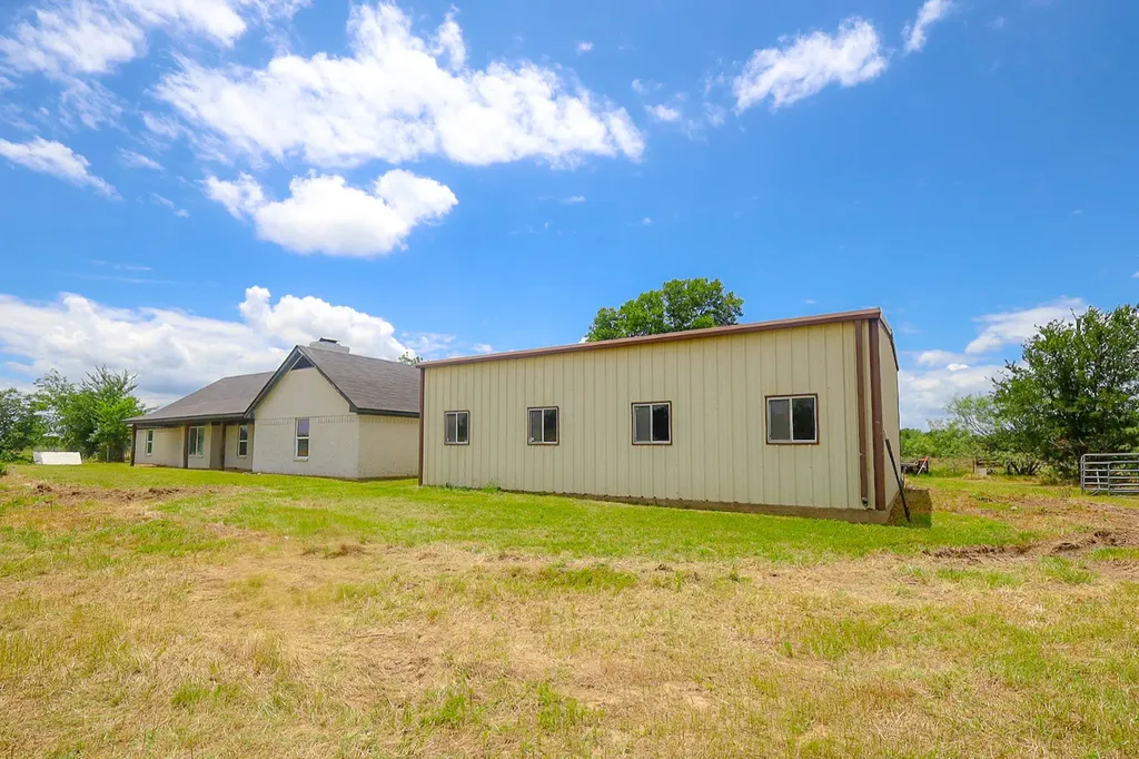 6222 SW County Road 0050 Corsicana TX 75110