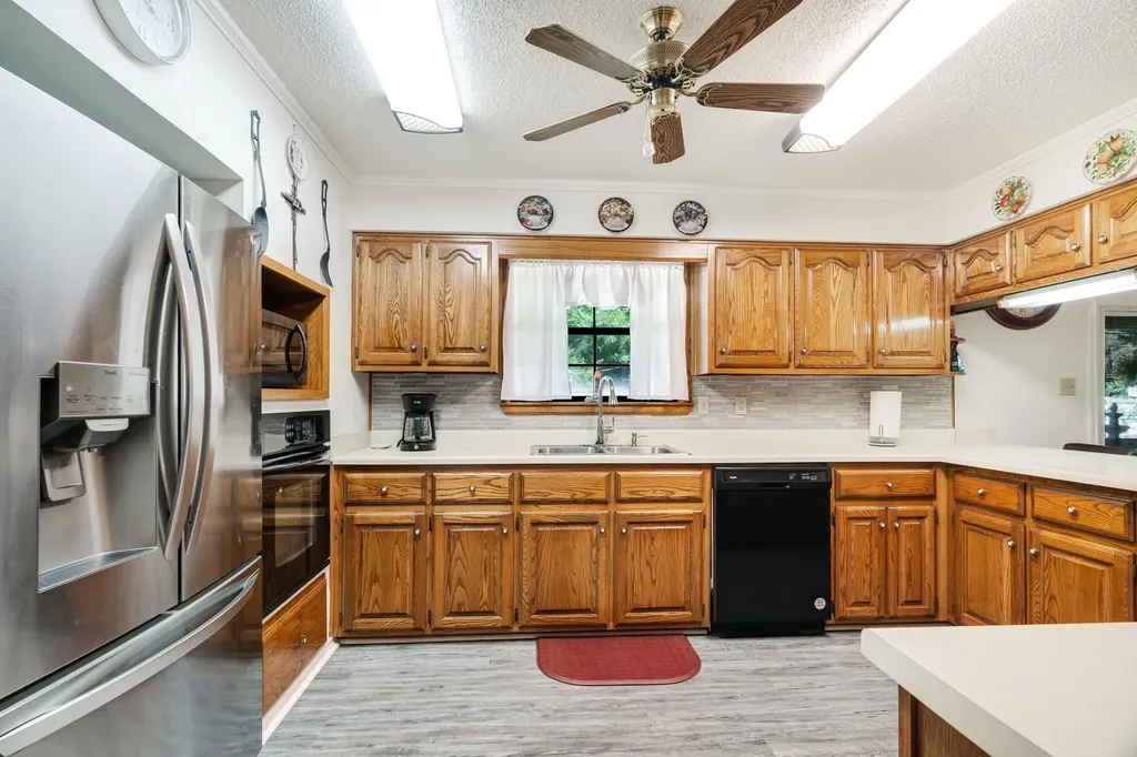 203 1st Street NW Detroit TX 75436