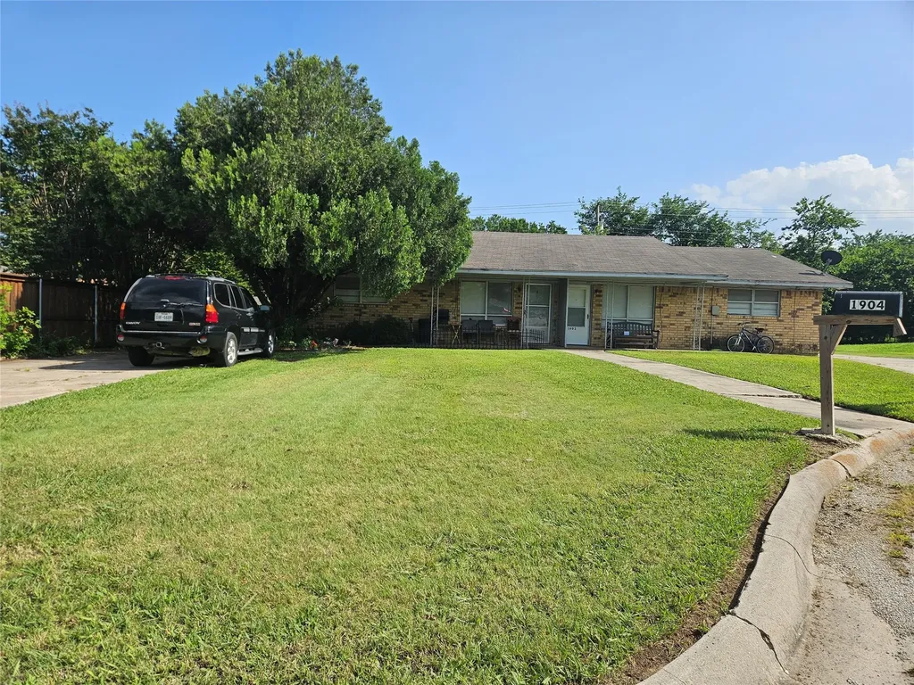 1902 Maplewood Court Gainesville TX 76240