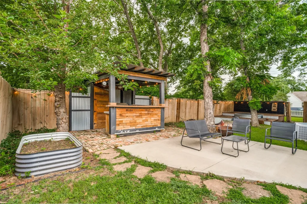1015 N College Street Mckinney TX 75069
