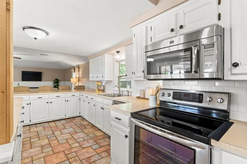1812 Arrow Lane Garland TX 75042