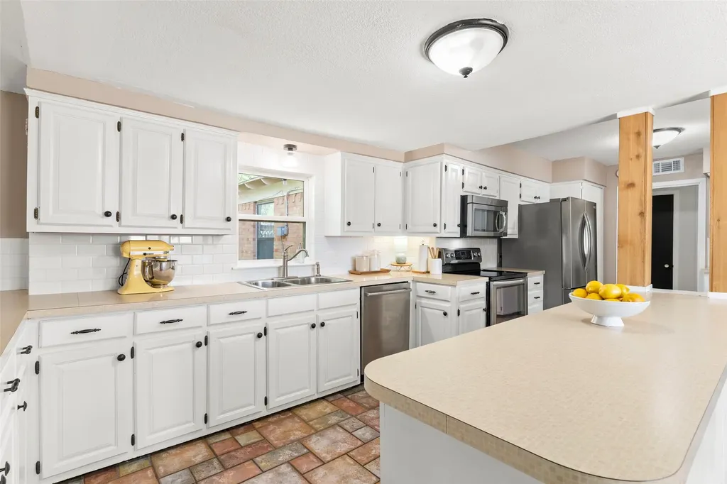 1812 Arrow Lane Garland TX 75042