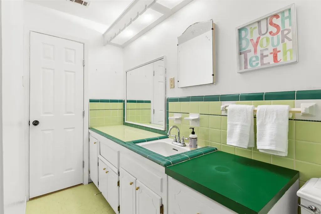 1812 Arrow Lane Garland TX 75042