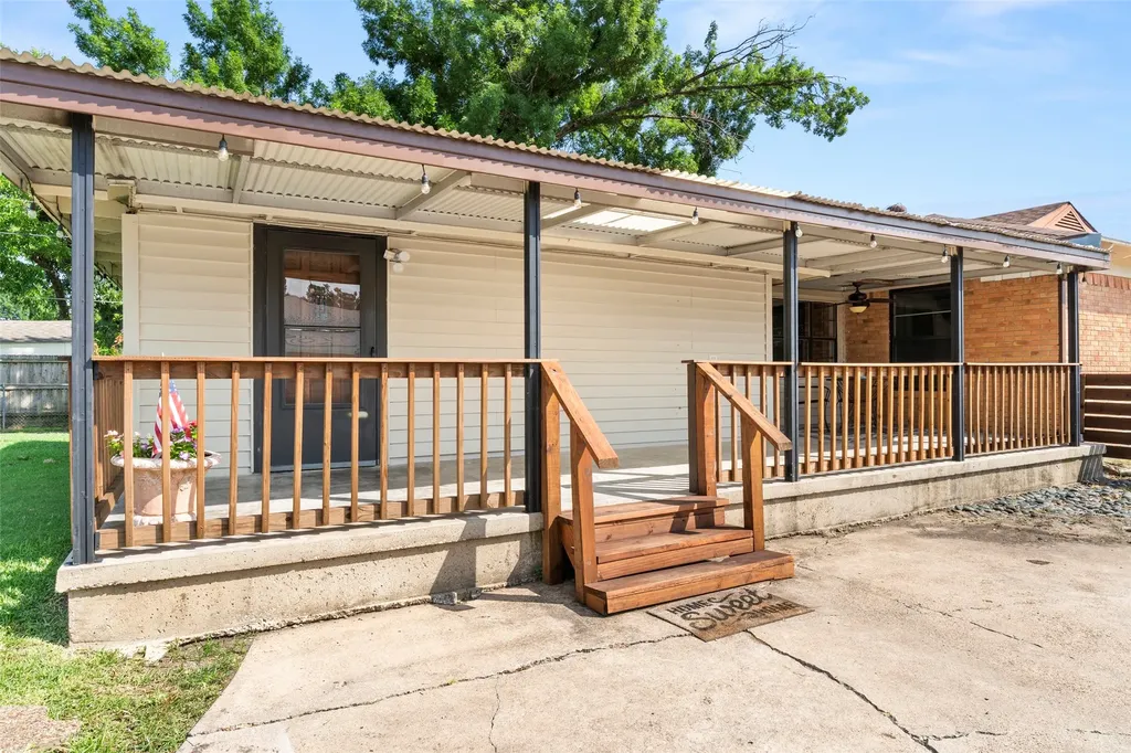 1812 Arrow Lane Garland TX 75042
