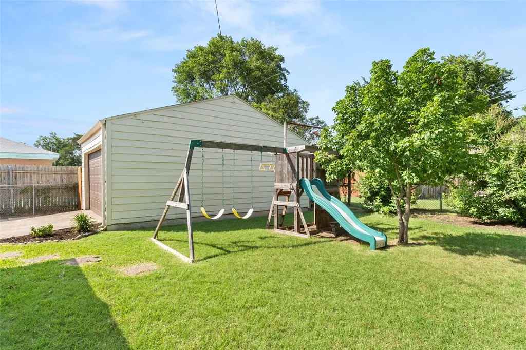 1812 Arrow Lane Garland TX 75042