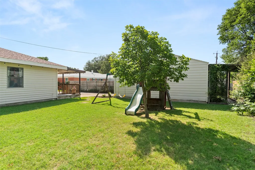 1812 Arrow Lane Garland TX 75042