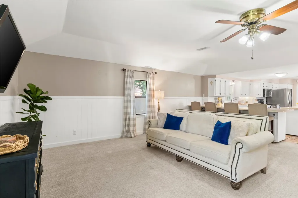 1812 Arrow Lane Garland TX 75042