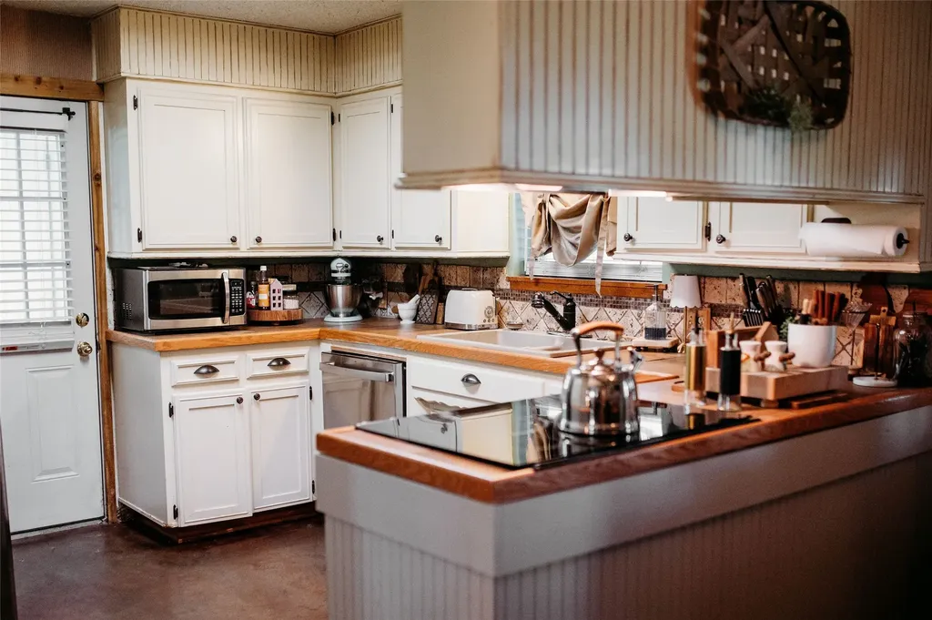 408 County Road 2200 Ivanhoe TX 75447