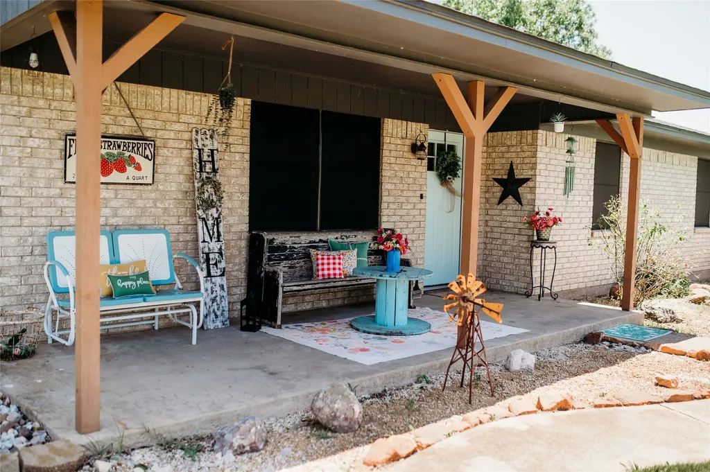 408 County Road 2200 Ivanhoe TX 75447