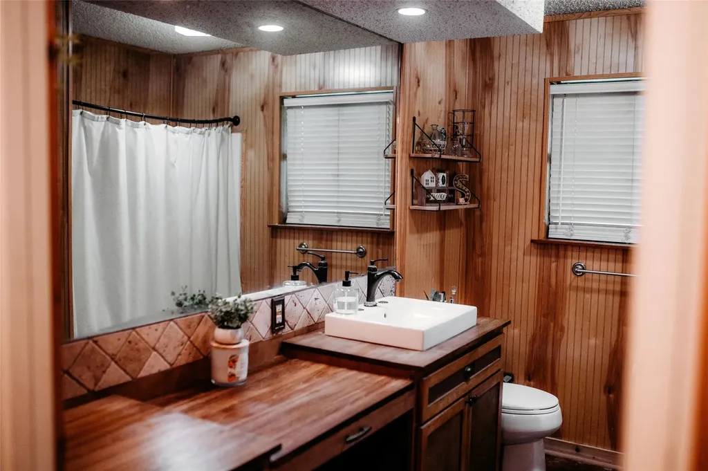 408 County Road 2200 Ivanhoe TX 75447