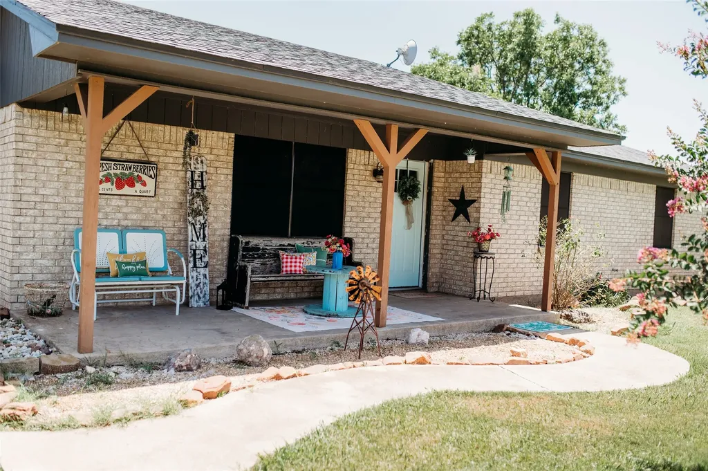 408 County Road 2200 Ivanhoe TX 75447