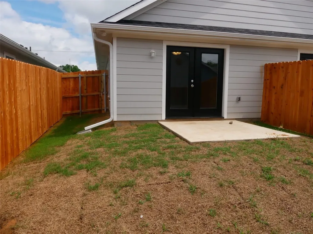 608 E College Street Sherman TX 75090