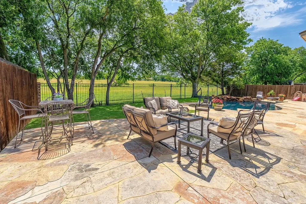 806 N Tejas Drive Sanger TX 76266