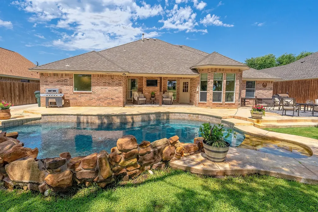 806 N Tejas Drive Sanger TX 76266