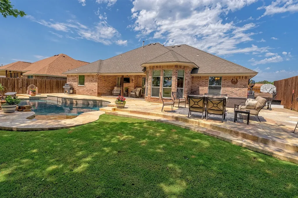 806 N Tejas Drive Sanger TX 76266