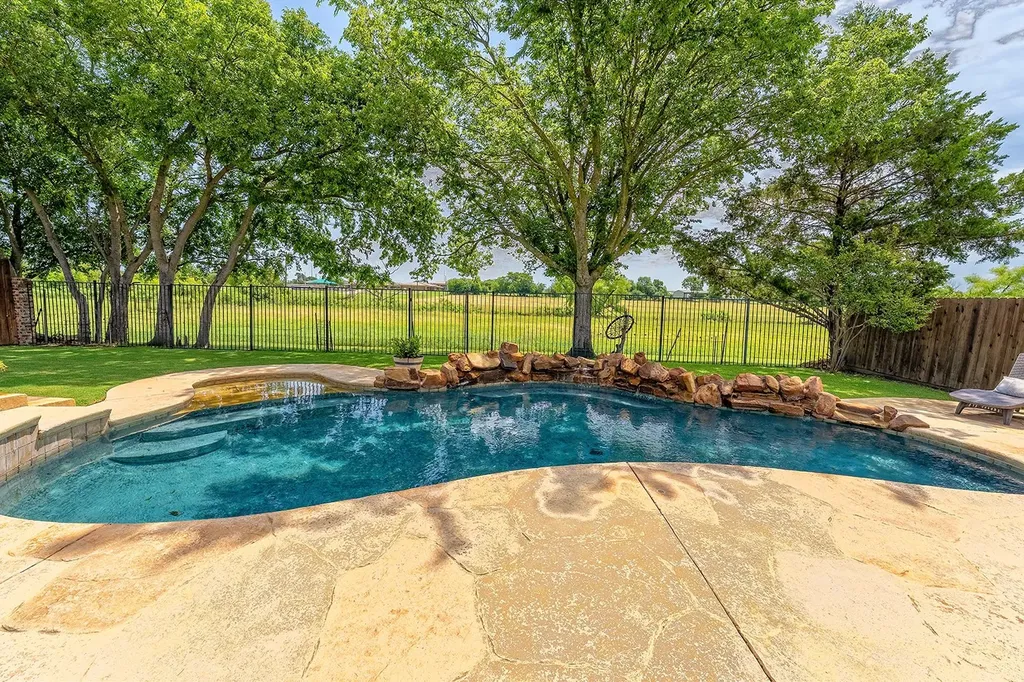 806 N Tejas Drive Sanger TX 76266