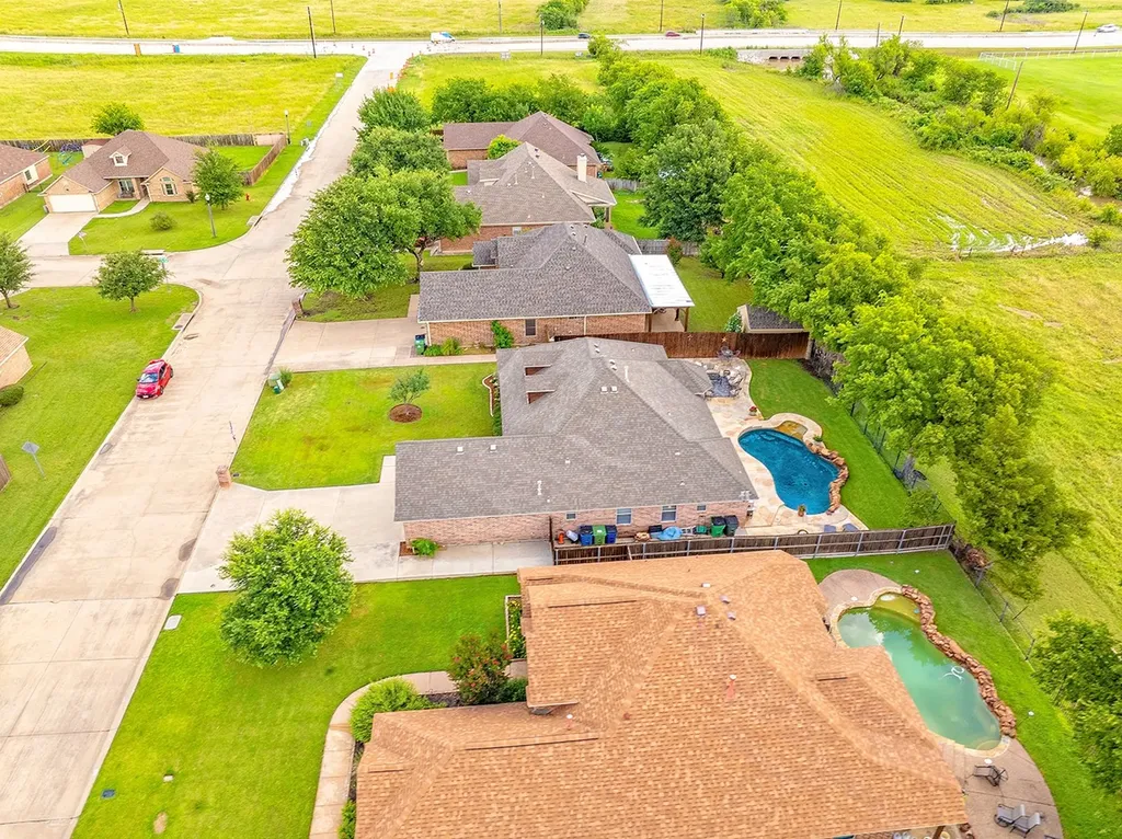 806 N Tejas Drive Sanger TX 76266