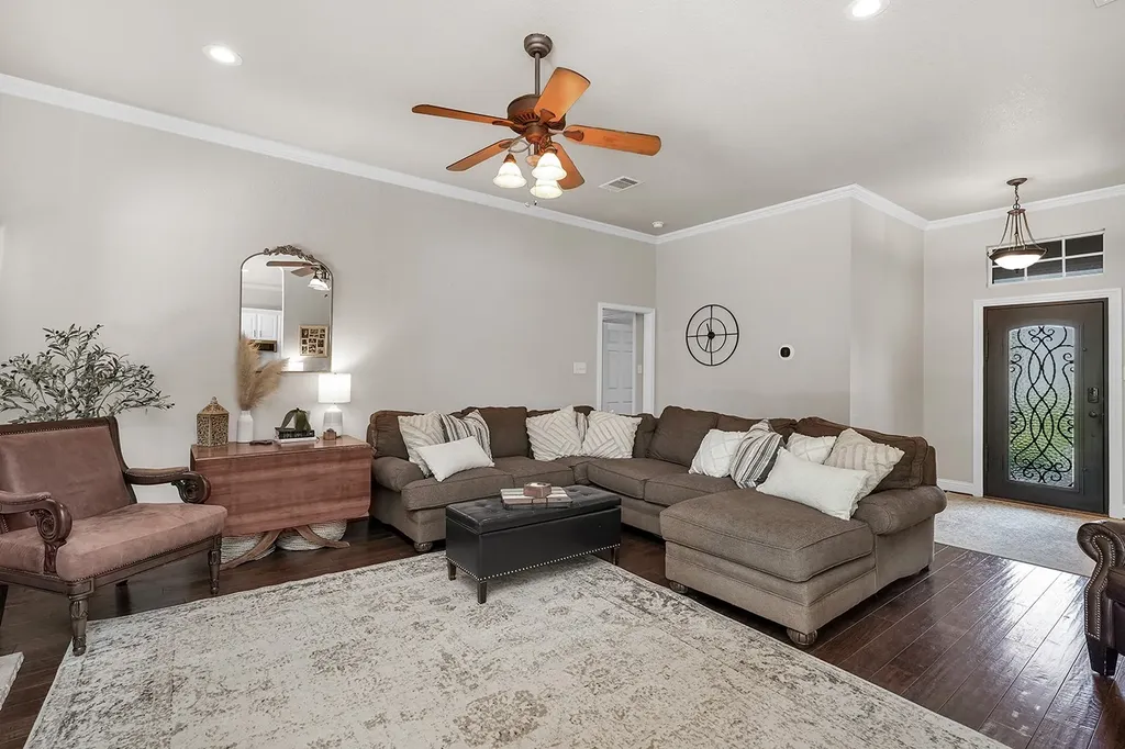 806 N Tejas Drive Sanger TX 76266