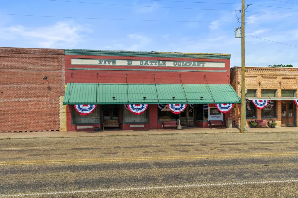 8 N Main Street Avinger TX 75630