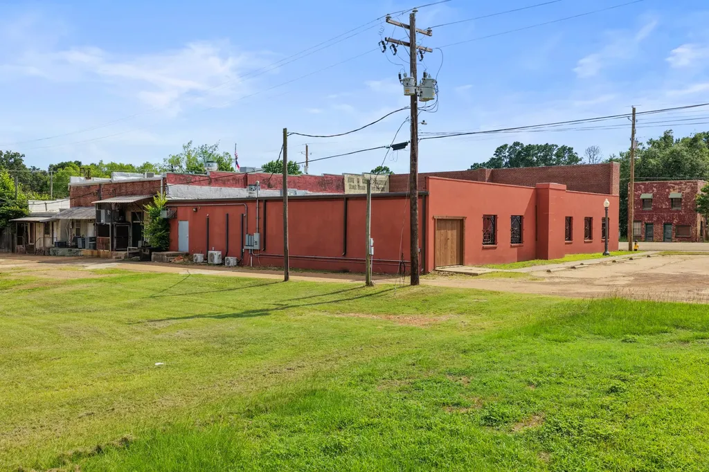 8 N Main Street Avinger TX 75630