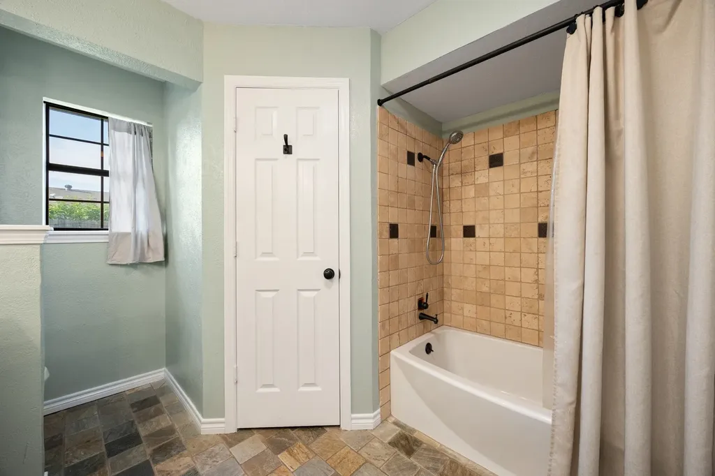 3906 Sunhill Drive Greenville TX 75402