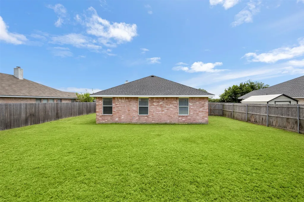 1516 S Rockwall Avenue Terrell TX 75160