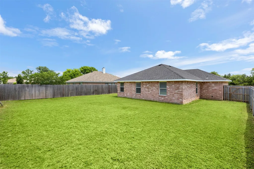 1516 S Rockwall Avenue Terrell TX 75160