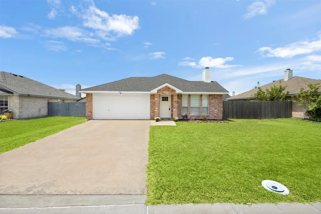 1516 S Rockwall Avenue Terrell TX 75160