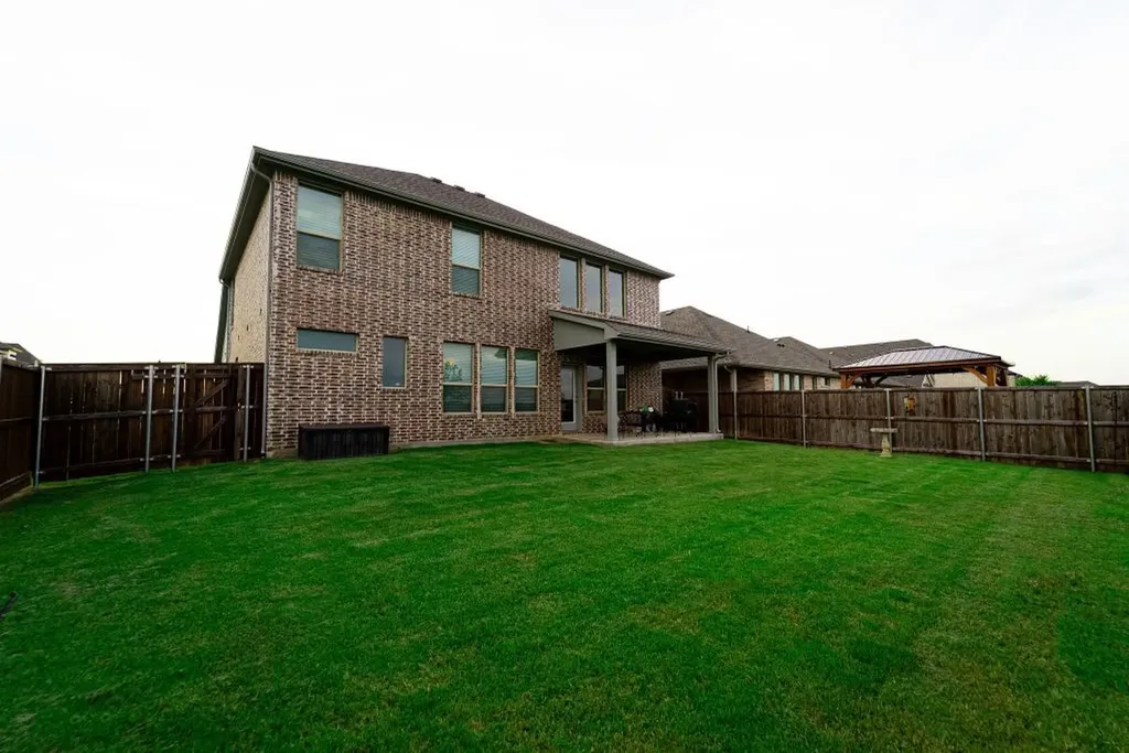 1120 Stallion Lane Justin TX 76247