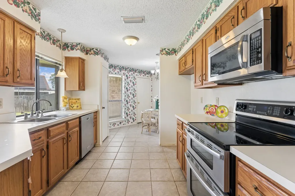 807 Blue Oak Drive Lewisville TX 75067