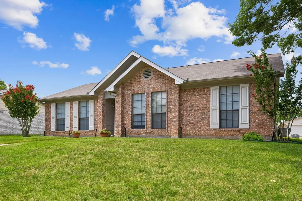 807 Blue Oak Drive Lewisville TX 75067