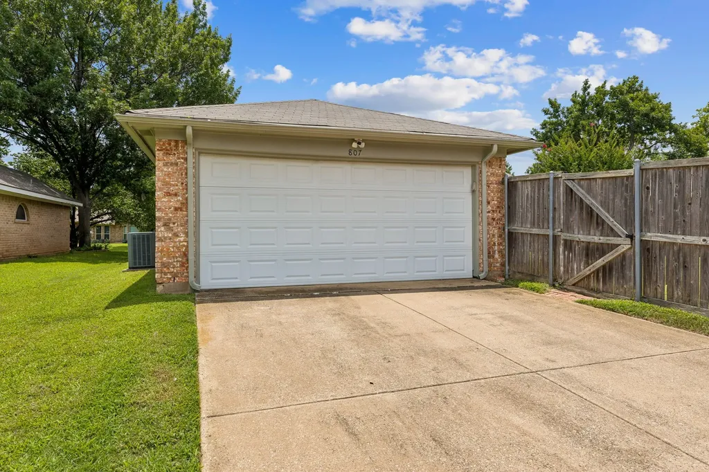 807 Blue Oak Drive Lewisville TX 75067