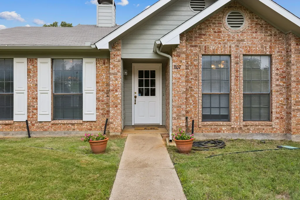 807 Blue Oak Drive Lewisville TX 75067