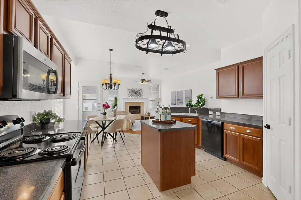 10214 Lakeview Drive Providence Village TX 76227