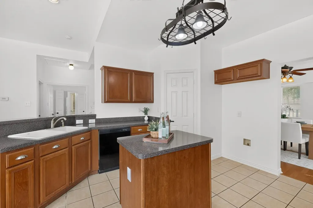 10214 Lakeview Drive Providence Village TX 76227