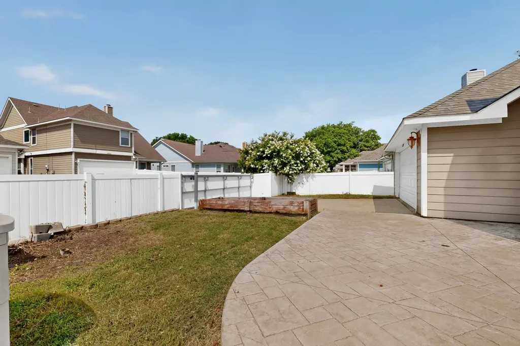 10214 Lakeview Drive Providence Village TX 76227