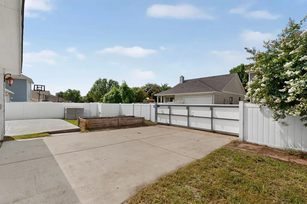10214 Lakeview Drive Providence Village TX 76227