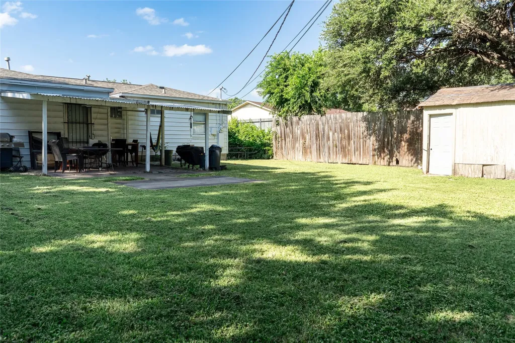 1010 Mcclendon Street Irving TX 75061