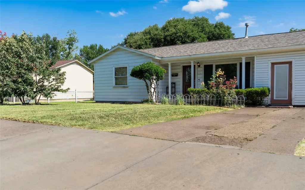 1010 Mcclendon Street Irving TX 75061