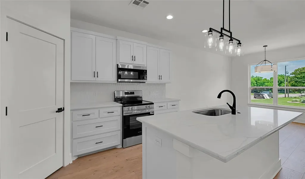 806 S Avenue Q Clifton TX 76634