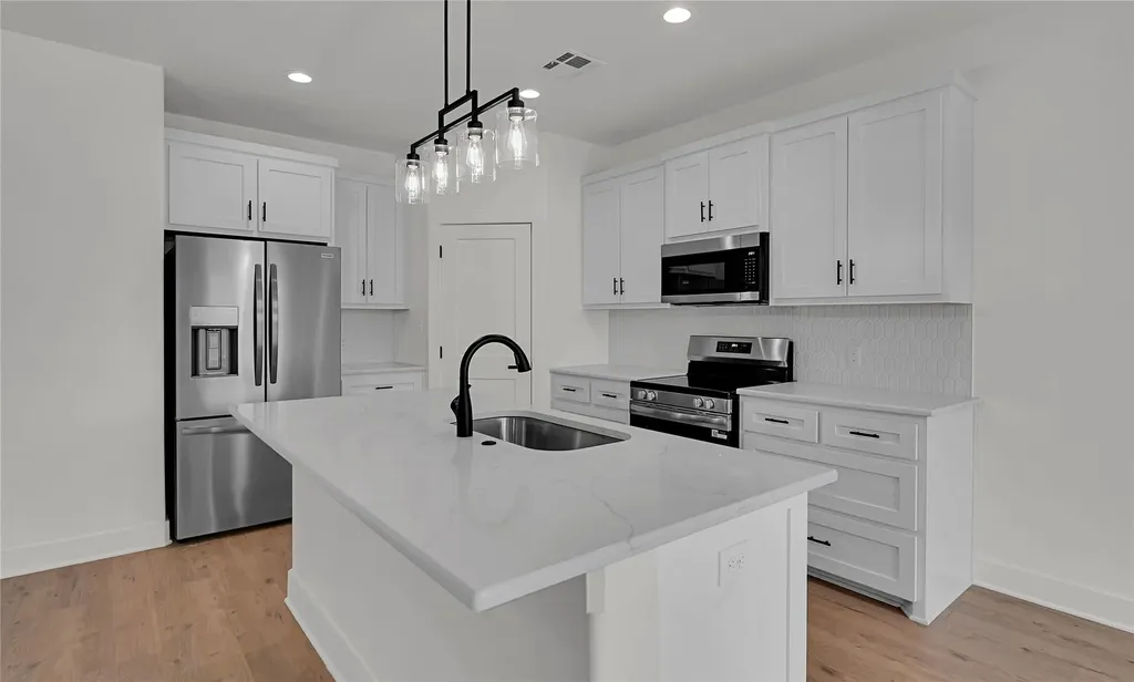 806 S Avenue Q Clifton TX 76634