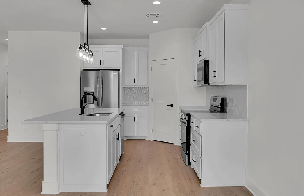 806 S Avenue Q Clifton TX 76634