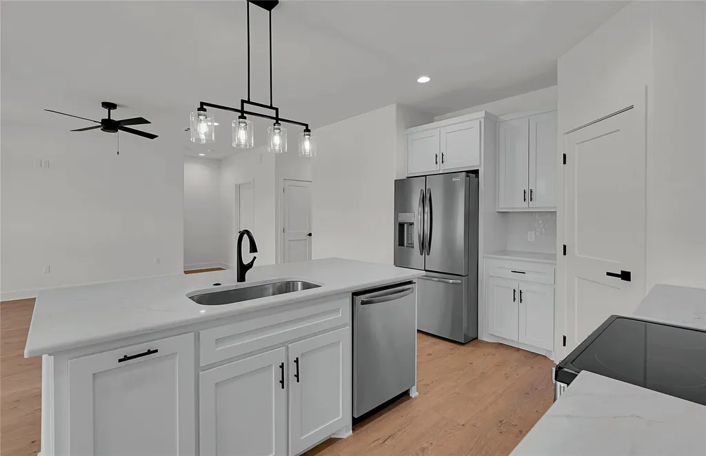 806 S Avenue Q Clifton TX 76634
