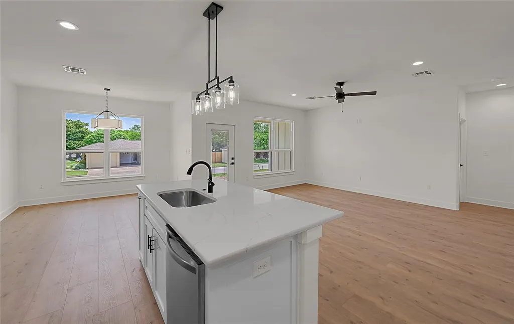 806 S Avenue Q Clifton TX 76634