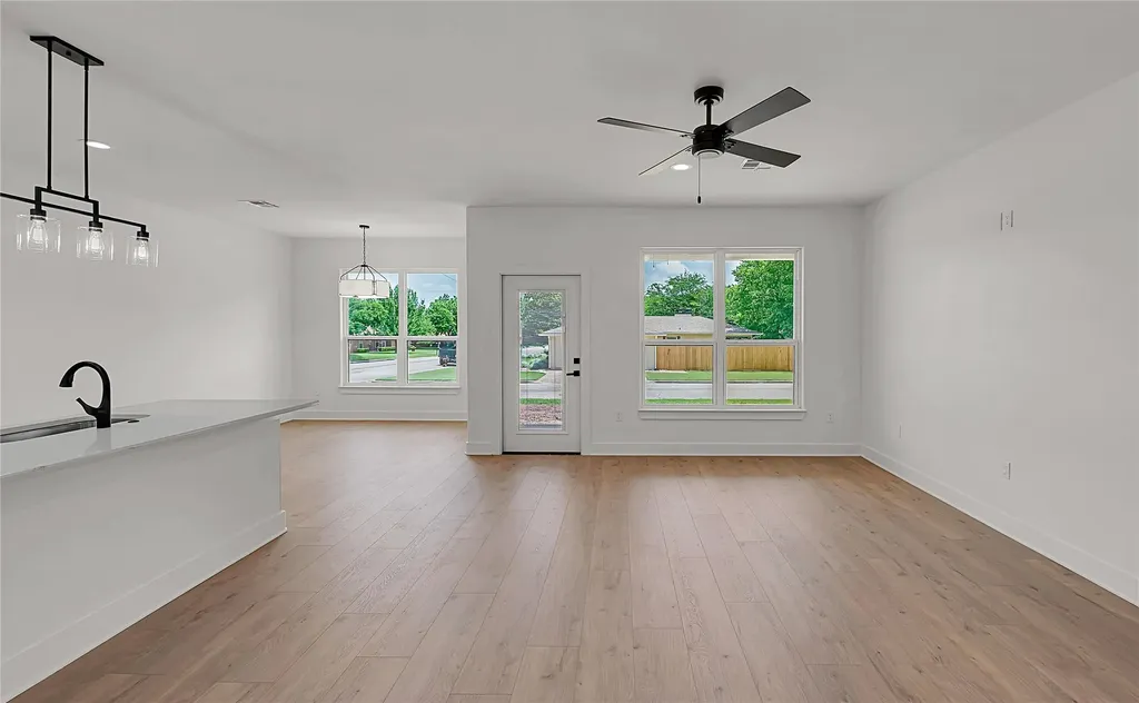 806 S Avenue Q Clifton TX 76634
