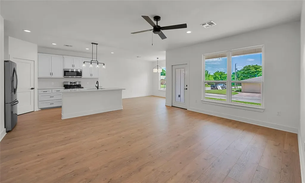 806 S Avenue Q Clifton TX 76634