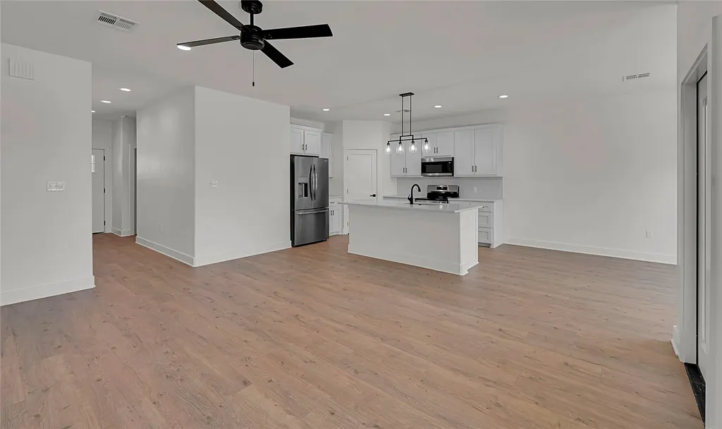 806 S Avenue Q Clifton TX 76634