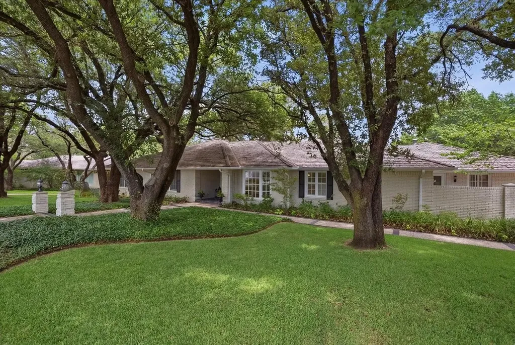 2209 Canterbury Drive Westover Hills TX 76107