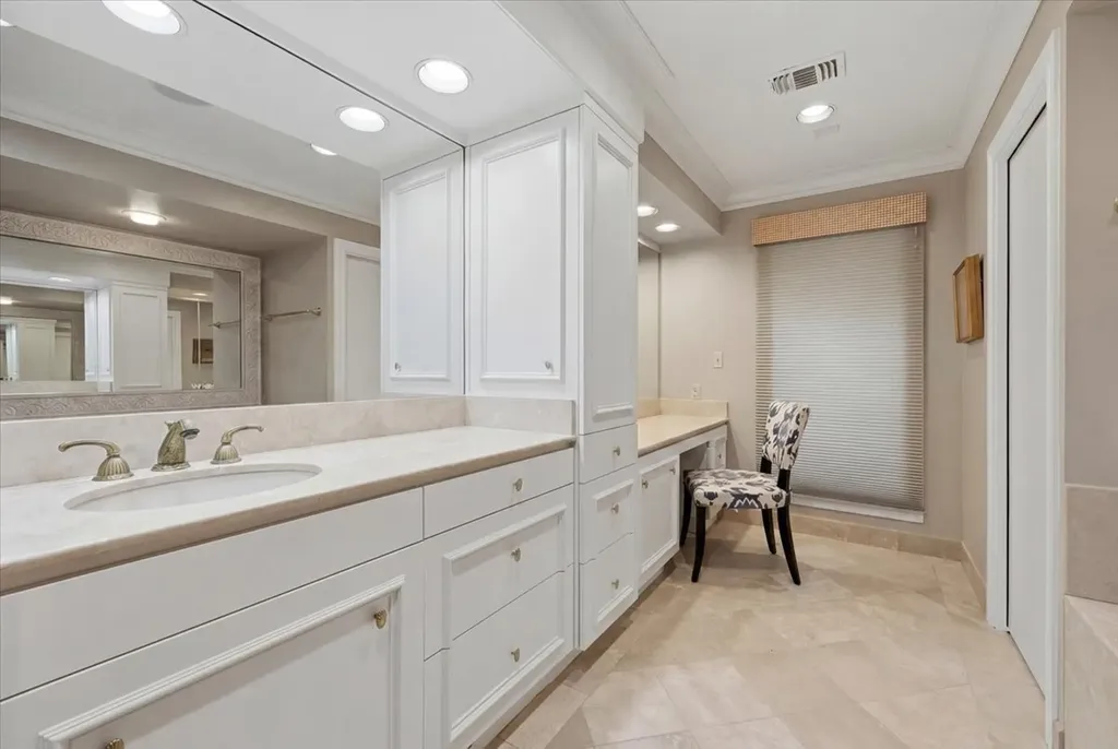2209 Canterbury Drive Westover Hills TX 76107
